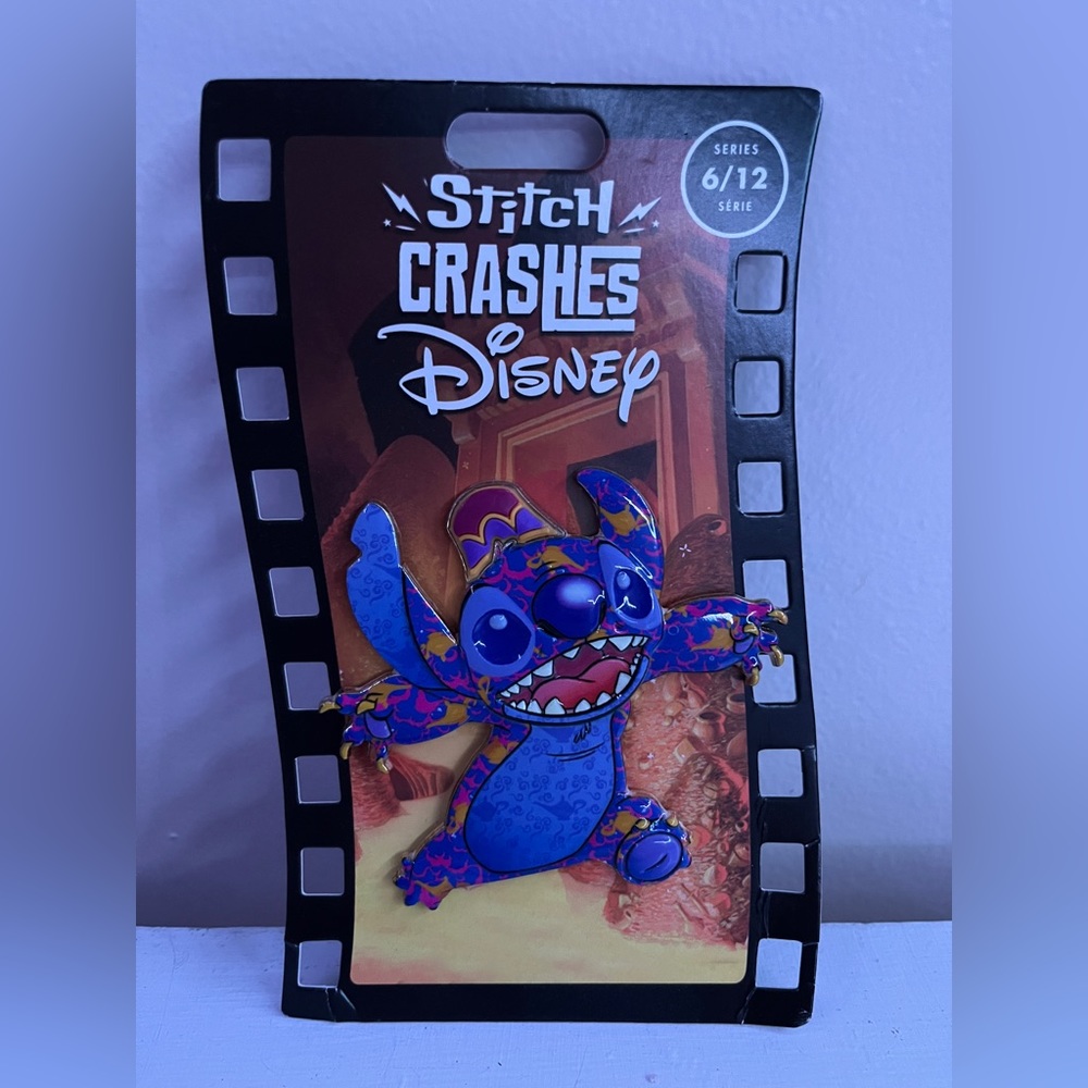 Stitch Crashes Disney Pin - Aladdin